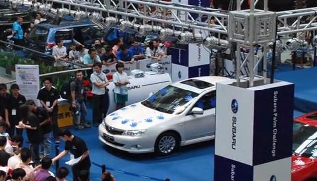 摸汽车大赛，只要连续摸够三天，厂家免费送你一辆