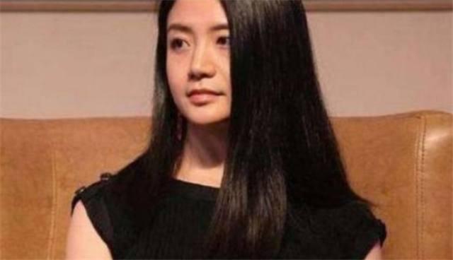 20岁大学毕业,马云曾亲自请她,如今她开豪车出