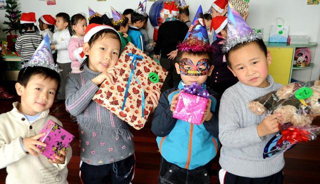 小班美术活动:漂亮的帽子