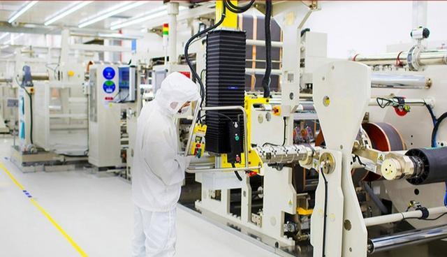 一飞冲天的宁德时代! 新能源的大潮里, 弯道超