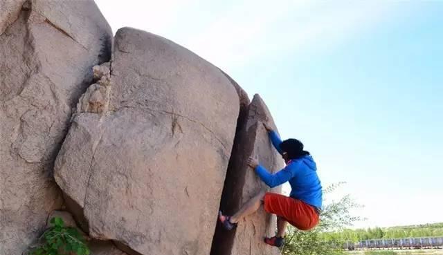 世界抱石冠军的她,获颁英国女王MBE勋章,竟是