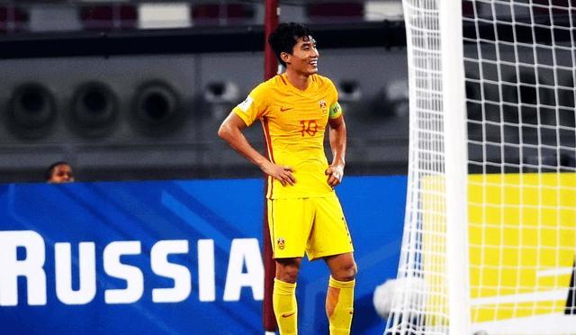 后腰是中场中的一个位置,不同于前腰,后腰负责