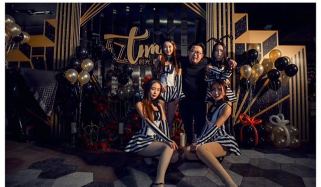 斗鱼油条最难忘的生日:美女如云的睡衣趴!主播生日都这么爽?