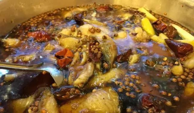 重庆这8家撩人的酸菜鱼，好吃得连汤都喝光了！