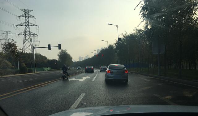 车被摩托车刮了,对方酒驾逃跑,怎么办才能保障