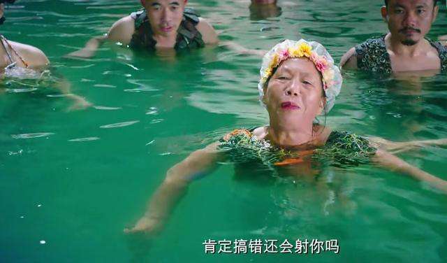 67岁普通大妈, 不会上网, 却被周星驰捧红, 网友: 他无人超越!