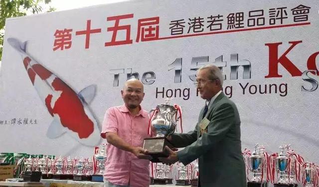 马云、张国立、董炯也耍锦鲤，而且一个比一个玩的大！好厉害