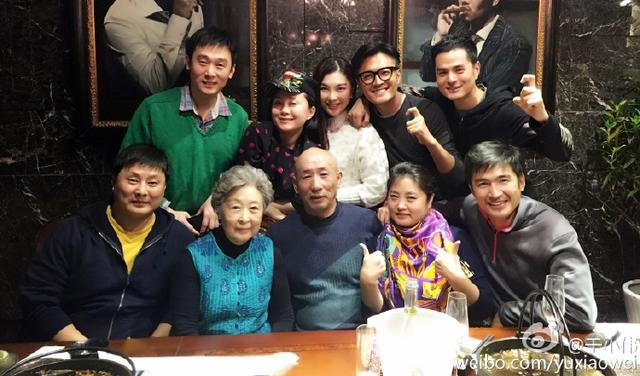 中戏99明星班聚会，于小伟、靳东、马丽、陈思成竟然是同班同学？