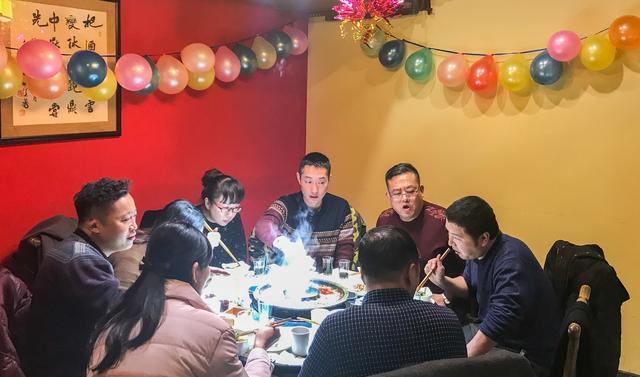 大冬天头上冒汗珠 在成都吃火锅的感觉真好!