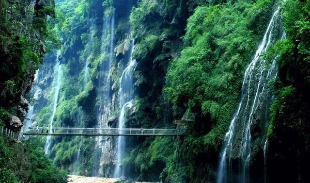 有"兴义归来莫看峰,除去马岭不是河"之说——马岭河峡谷.