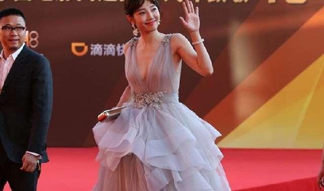 白百合透视装爆胸部下垂 盘点胸部下垂至腰间仍销魂的