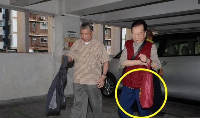 刘德华父母曝光，生活朴素，穿廉价衣服和鞋子，如今变成这样