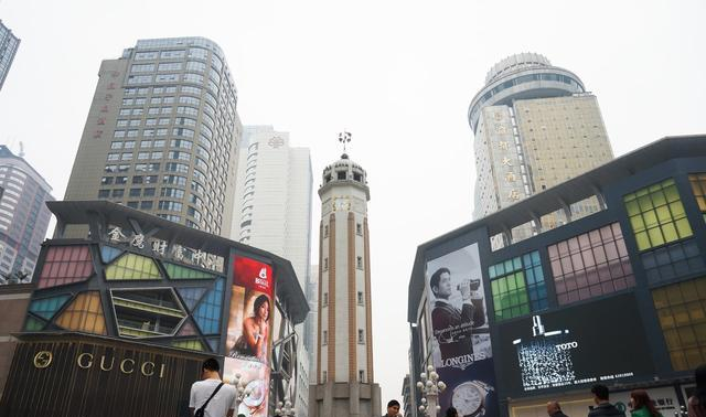 韩国人游中国重庆, 感叹: 重庆太发达了, 韩国的