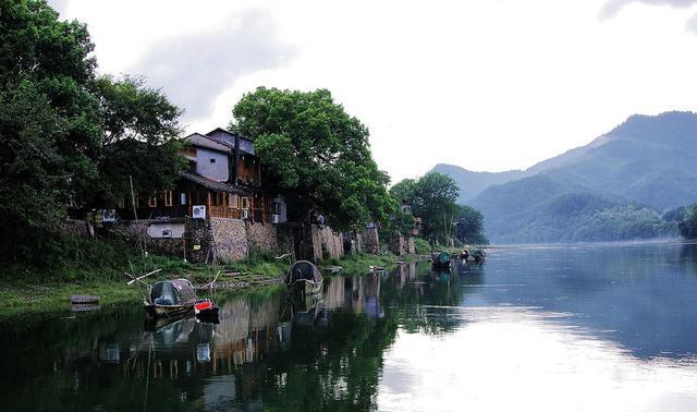 沉默的荣耀中吴石是共产党员吗?