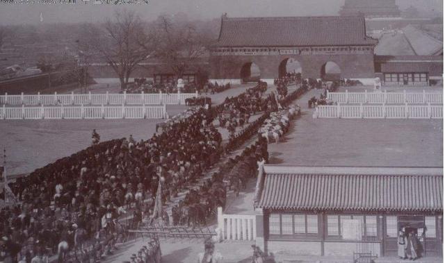 晚清慈禧和光绪西逃后回京的真实老照片: