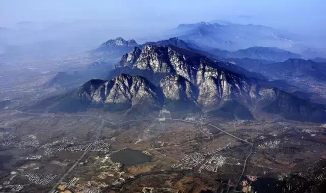 地层序列   地学界称之为"五代同堂"   嵩山山脉属秦岭山系东延的余脉
