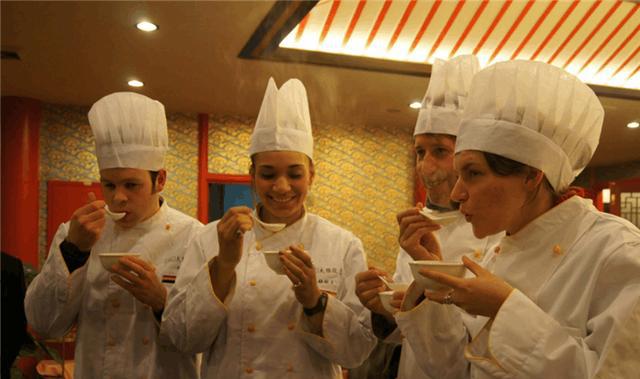 网友分享外国人吃中国菜的趣事老外对中餐文