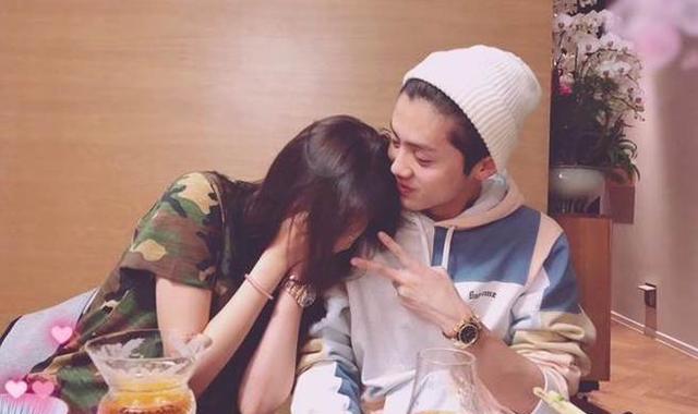 鹿晗关晓彤合照图片