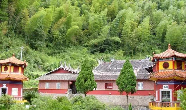 游永春锦斗镇乌髻岩有感