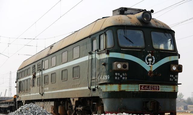 铁路机车小科普:东风4B型内燃机车