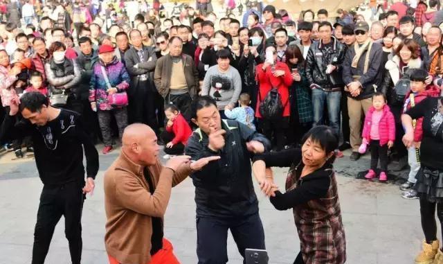 河南尬舞“死灰复燃”，老大爷怒斥原因是不是想跳广场舞？