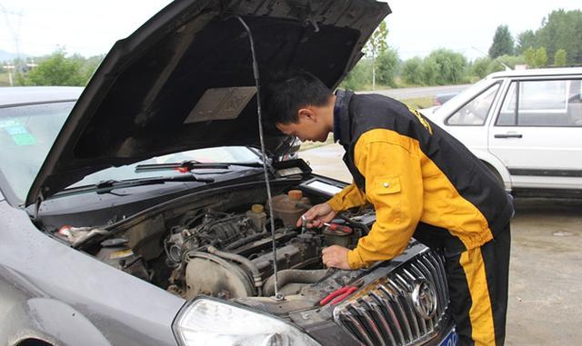 南阳90后小伙学艺6年,投资40万开家修车店,钱