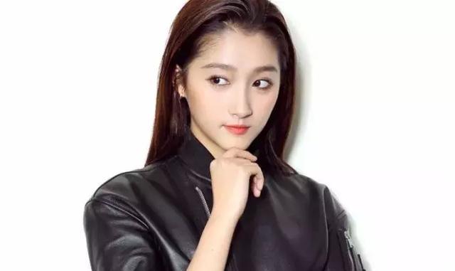全国高校女神30强十月排行榜出炉，关晓彤颜值大众水平？！