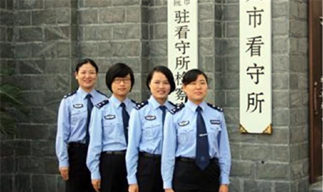 女生自述看守所经历二十多人住一间一天要洗三次马桶