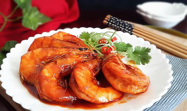 番茄虾做法简单,口味微甜,是大人孩子都喜欢的口味