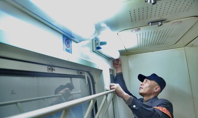 南昌客运段:T168次列车 全力推行厕所革命