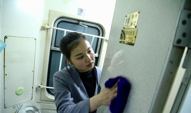 南昌客运段:T168次列车 全力推行厕所革命