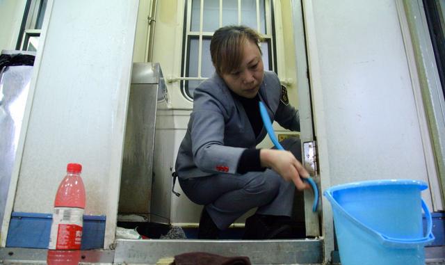 南昌客运段:T168次列车 全力推行厕所革命