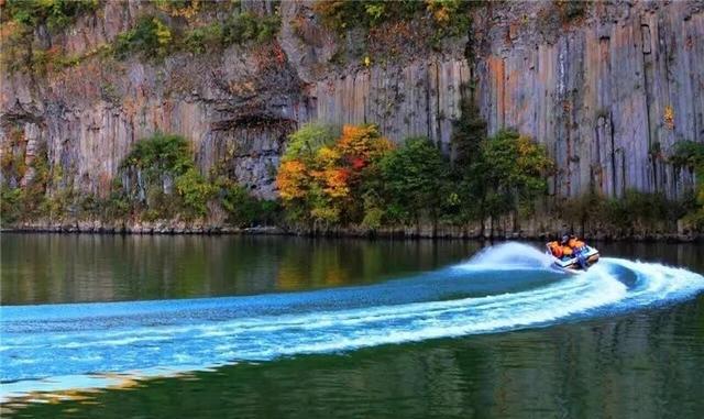 宽甸黄椅山,枫叶正红时!