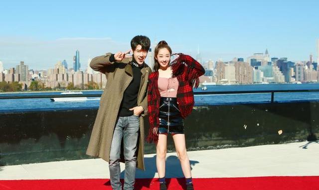 《在纽约》开拍,李易峰与江疏影甜蜜合影!李易峰:我们在纽约!