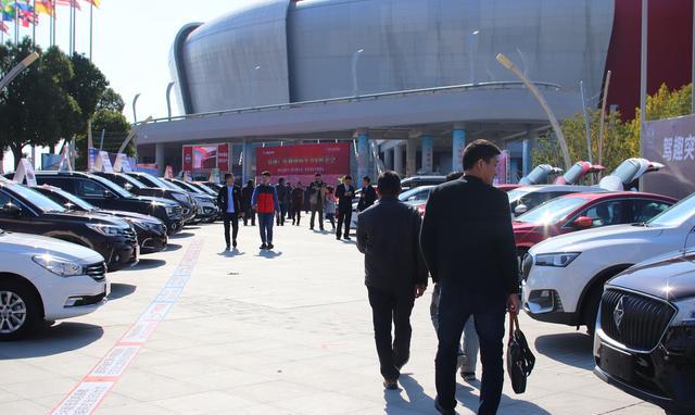 买车相亲一气呵成，就来城南体育中心吧！