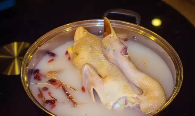 秋冬要进补！顺德这家饭店推出的长白山人参全鹿宴非常正！