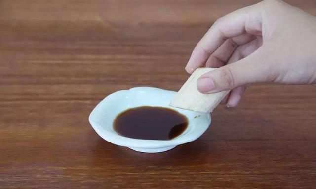 芒果蘸酱油、西瓜蘸盐、烤荔枝···史上最奇