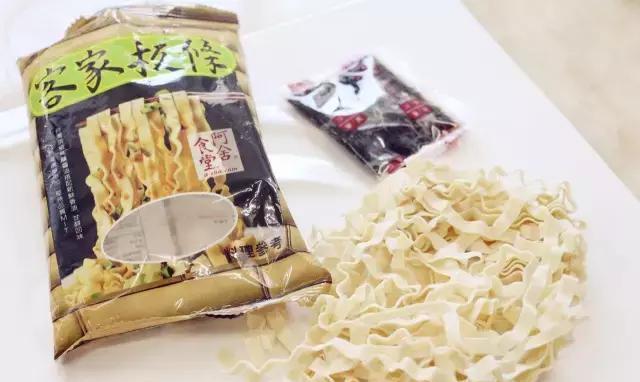 实测!小微用生命告诉你哪款网红方便面最好吃