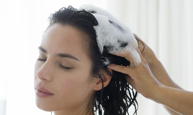 月子里千万不能洗头洗澡,否则落下病根?