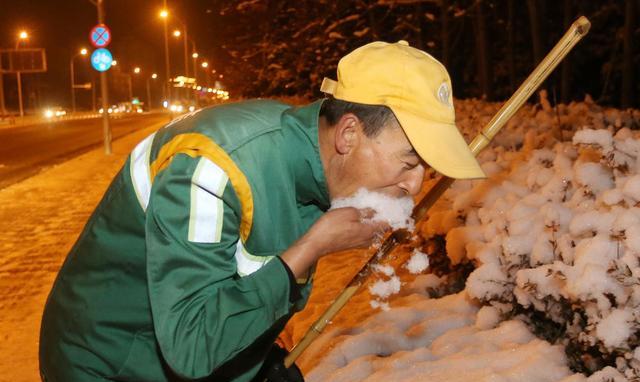 城市美容师他们干着最脏最累的活,工资却是所