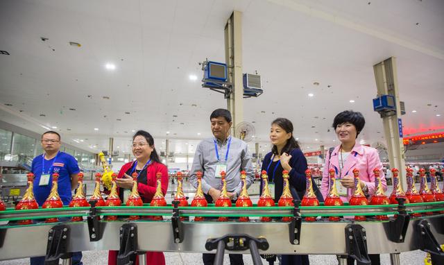 行天下龙凤呈祥:西凤酒尝试用爱心公益组织回