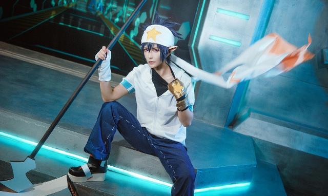 帅到舔屏的凹凸世界雷狮cos，疯狂给这个好看的雷总打call