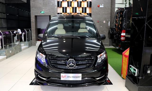 设计师专门为2017年打造的鸡年纪念款威霆房车，帅到可以撩妹！