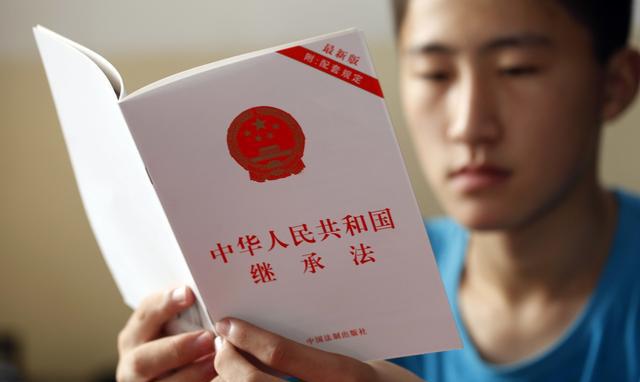 丈夫去世后,小三拿着遗嘱来要房子,妻子:你还要