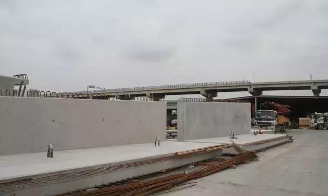 公路养护:桥梁预制拼装新突破—国内首段预制挡土墙拼装成功