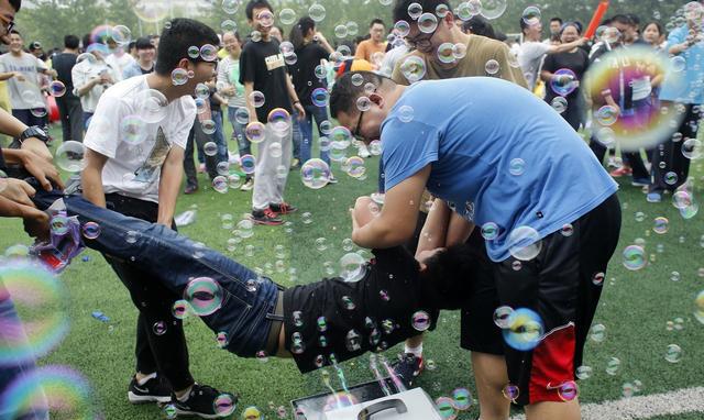 学生摔跤训练课受伤,学校被判承担全部赔偿责任