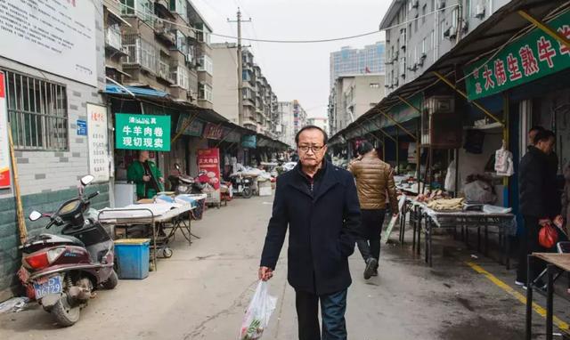 陕西吃货老乔:吃着面就着蒜,给个皇帝都不干!