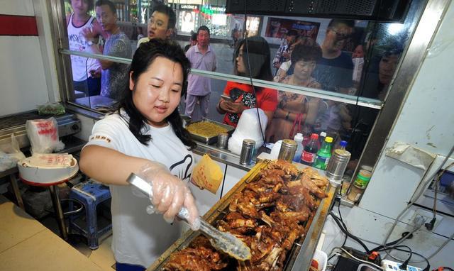 农村女孩辞去月薪万元工作,专心卖猪蹄月入50