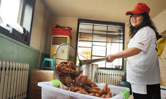 农村女孩辞去月薪万元工作,专心卖猪蹄月入50