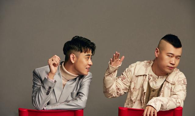 相声只能是长衫大褂?张云雷杨九郎颠覆传统,西装上台你见过吗